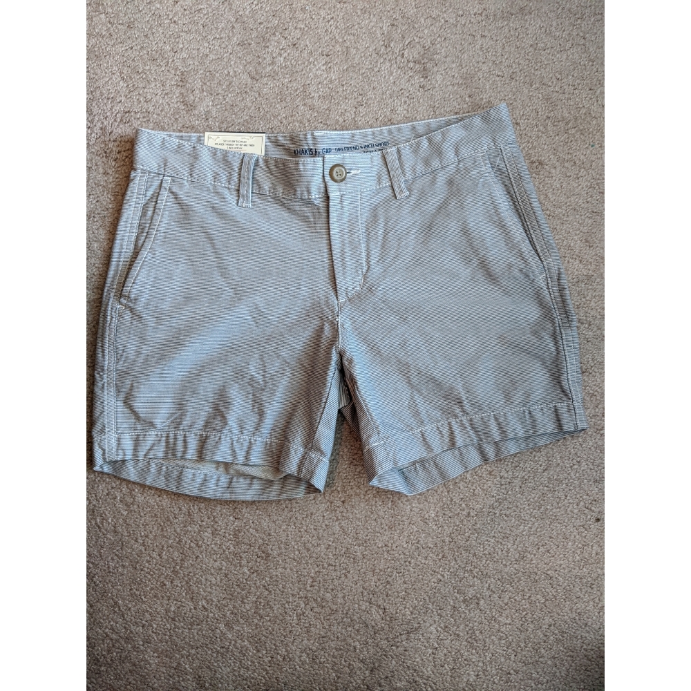 Khakis by Gap girlfriend shorts 5:inch inseam size